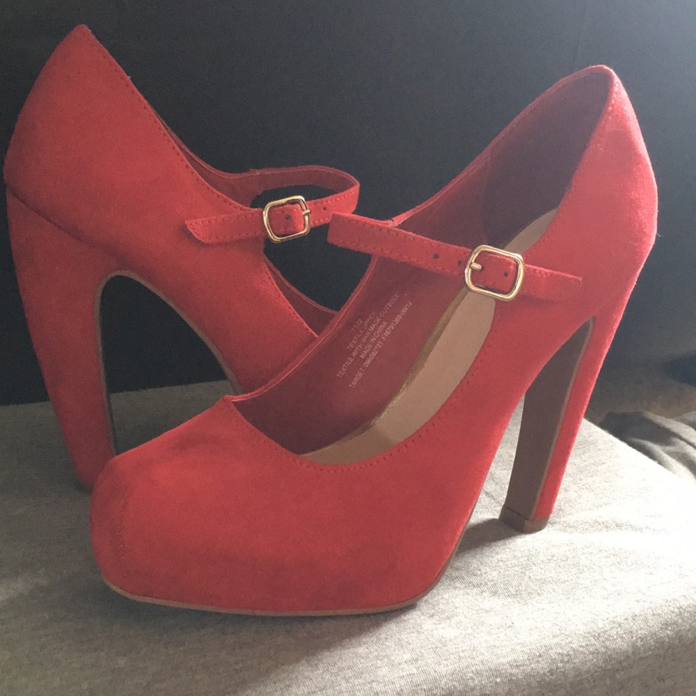 Red Pumps